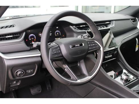 New 2025 Jeep Grand Cherokee L Altitude image 11