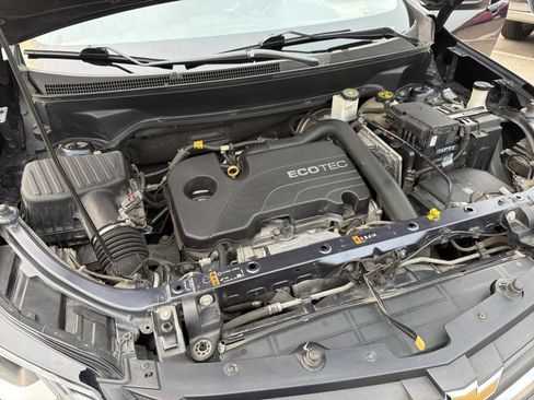 Used 2019 Chevrolet Equinox LT FWD image 16