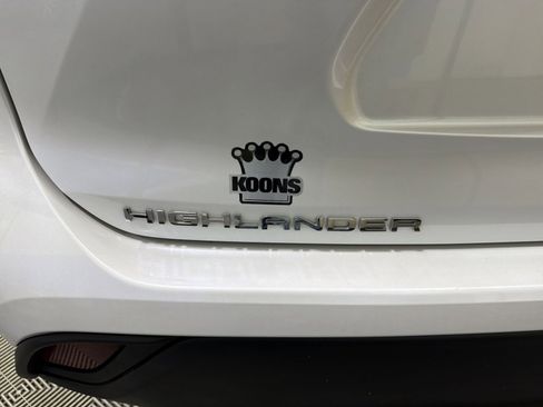 Used 2023 Toyota Highlander XLE image 23