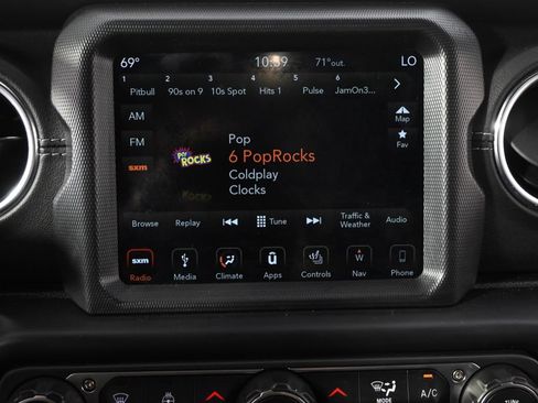Used 2019 Jeep Wrangler Unlimited Sahara AWD/4WD image 28