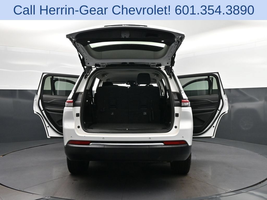 Used 2023 Jeep Grand Cherokee L Laredo RWD image 51