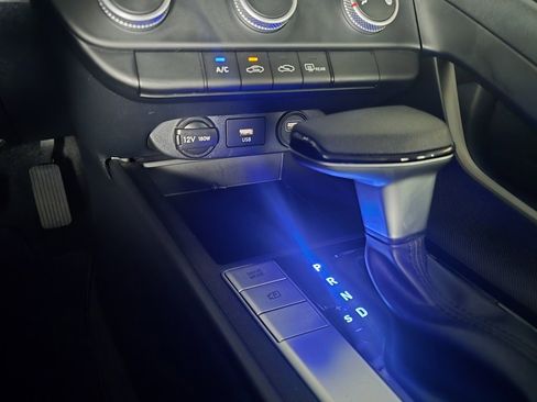 Used 2023 Hyundai Elantra SE image 24