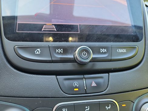 Used 2022 Chevrolet Malibu LT image 24