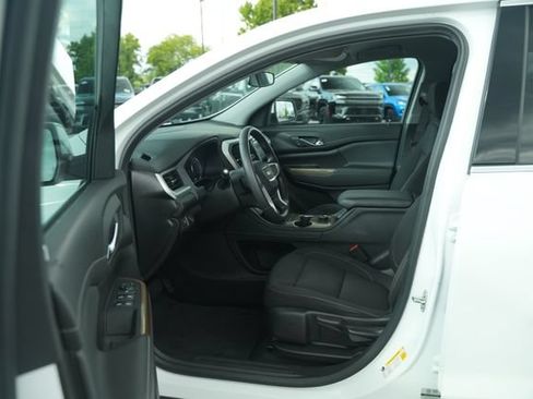 Used 2023 GMC Acadia SLE FWD image 12
