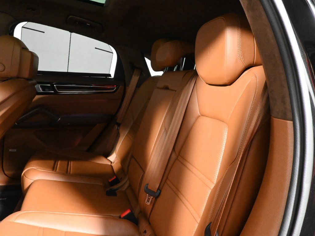 Used 2023 Porsche Cayenne GTS AWD/4WD image 7