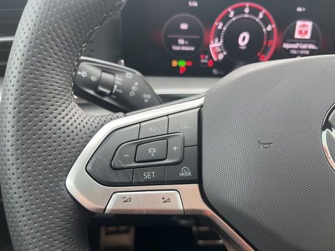 New 2026 Volkswagen Tiguan SE R-Line FWD image 9