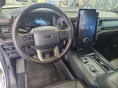 Used 2024 Ford Expedition Limited AWD/4WD image 16