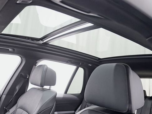 Used 2022 BMW X5 M50i AWD/4WD image 32