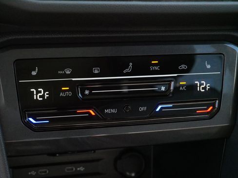 Certified 2024 Volkswagen Tiguan SE w/ Panoramic Sunroof Package image 23