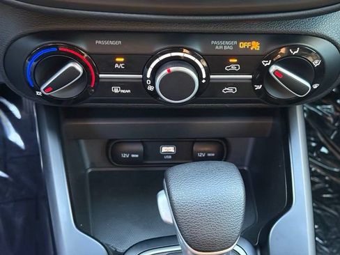 Used 2025 Kia Soul LX w/ LX Technology Package FWD image 21