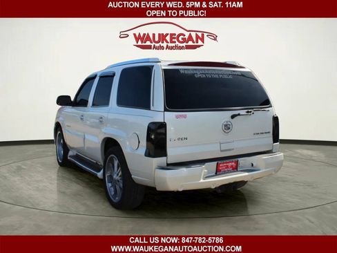 Used 2004 Cadillac Escalade AWD image 3