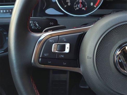 Used 2018 Volkswagen Golf 4-Door image 21