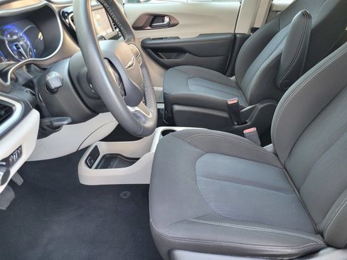 Used 2024 Chrysler Voyager LX FWD image 21