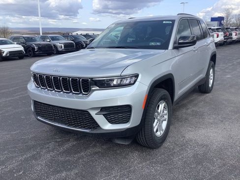 New 2025 Jeep Grand Cherokee Laredo w/ Luxury Tech Group I image 7