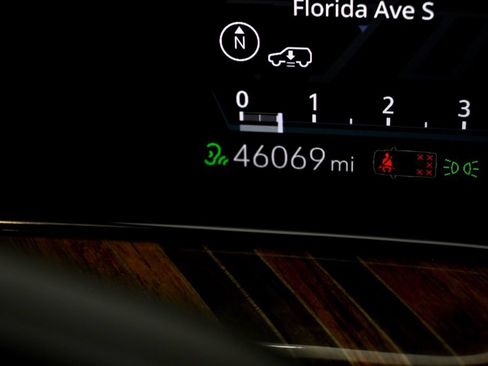 Used 2022 Cadillac Escalade Sport Platinum w/ LPO, Floor Liner Package AWD/4WD image 28