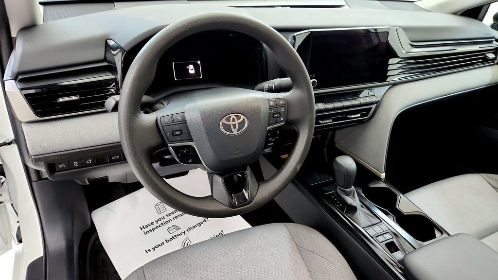 Used 2025 Toyota Camry LE AWD/4WD image 32