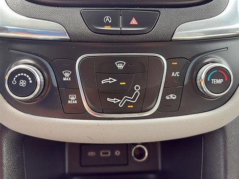 Used 2023 Chevrolet Equinox LS w/ LS Convenience Package FWD image 22