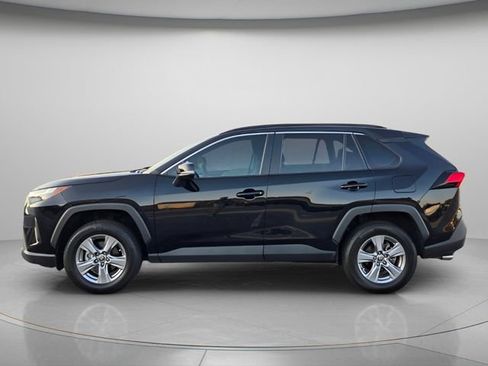 Used 2022 Toyota RAV4 XLE w/ Convenience Package AWD/4WD image 3