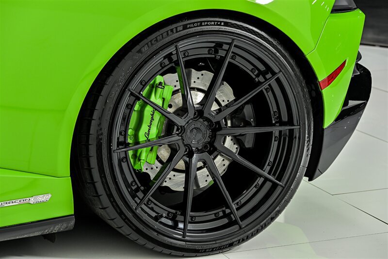 Used 2021 Lamborghini Huracan EVO RWD image 28