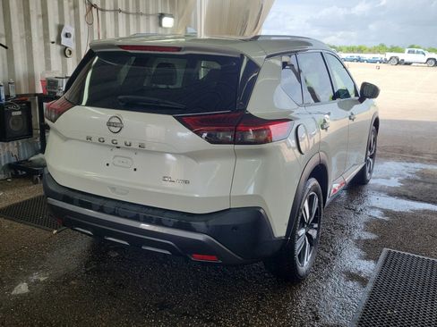 Used 2023 Nissan Rogue SL w/ SL Premium Package image 8