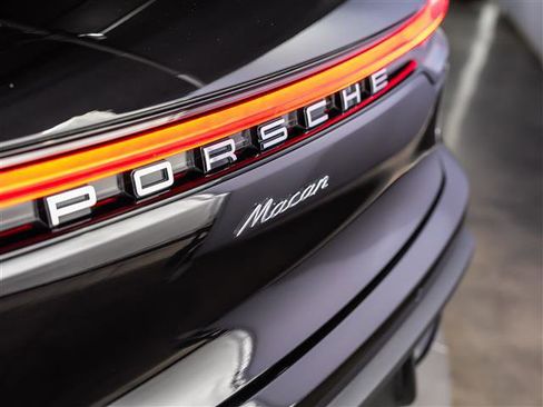 Certified 2026 Porsche Macan AWD/4WD image 31