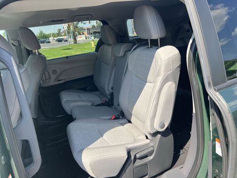 Used 2022 Toyota Sienna LE FWD image 23