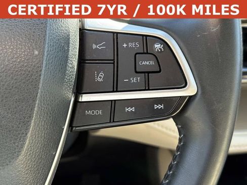 Used 2023 Toyota Highlander XLE AWD/4WD image 24