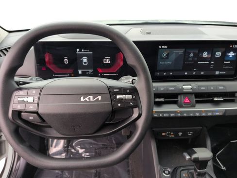 Used 2025 Kia K4 FWD image 14
