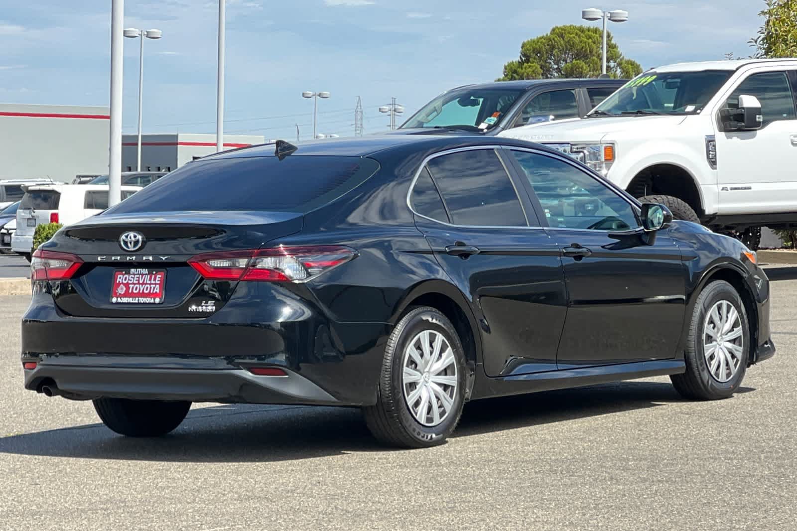 Used 2022 Toyota Camry LE FWD image 2
