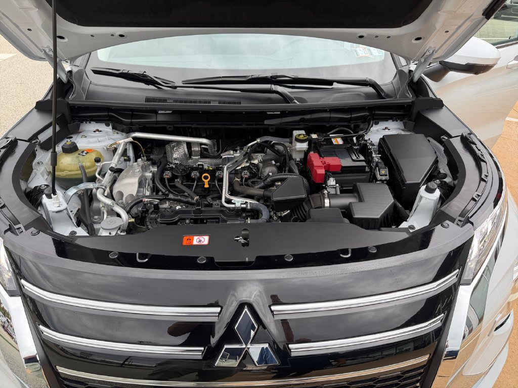 Used 2025 Mitsubishi Outlander SE AWD/4WD image 27