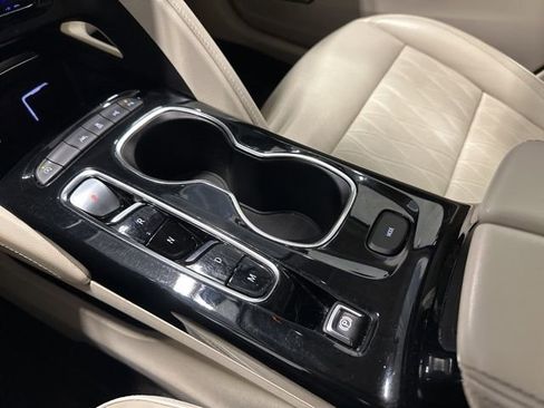 Used 2022 Buick Envision Avenir w/ Technology Package II image 32