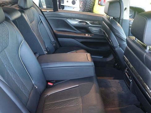 Used 2018 BMW 740i image 20