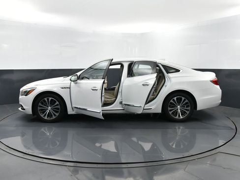 Used 2017 Buick LaCrosse Essence image 34