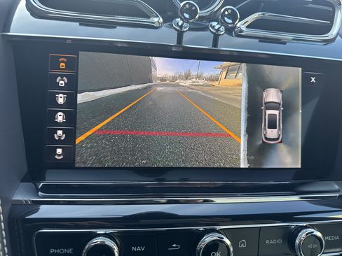 Used 2023 Bentley Bentayga Extended Wheelbase image 24