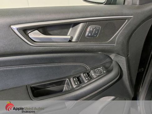 Used 2016 Ford Edge Titanium w/ Equipment Group 302A AWD/4WD image 15
