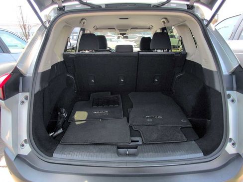 Used 2023 Nissan Rogue SV image 32