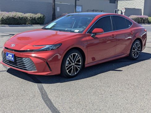 Used 2025 Toyota Camry XLE w/ Premium Package FWD image 5