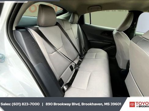 New 2026 Toyota Prius LE FWD image 7