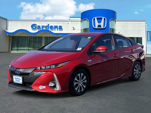 Used 2021 Toyota Prius Prime Limited FWD image 3