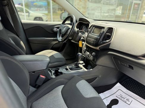 Used 2017 Jeep Cherokee Sport w/ Cold Weather Group AWD/4WD image 15