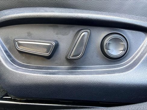 Used 2025 Toyota Camry SE FWD image 34