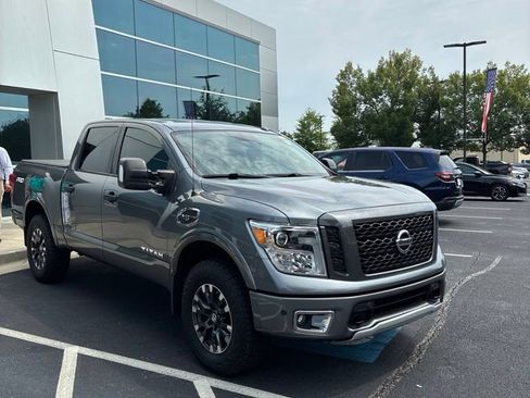 Used 2017 Nissan Titan PRO-4X AWD/4WD image 3