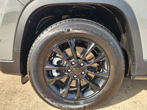 Used 2023 Jeep Cherokee Altitude Lux image 11