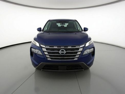 Used 2025 Nissan Rogue SV image 2