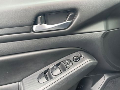 Used 2025 Nissan Altima 2.5 SV image 18