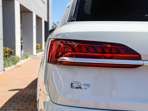 Used 2023 Audi Q7 2.0T Premium w/ Convenience Package AWD/4WD image 9