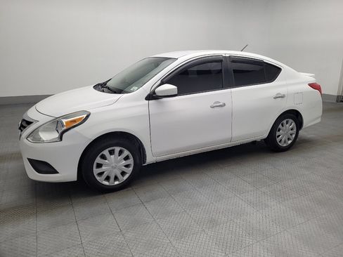 Used 2018 Nissan Versa SV image 2