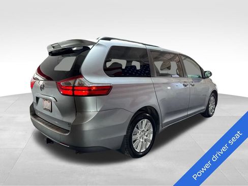 Used 2017 Toyota Sienna LE AWD/4WD image 5