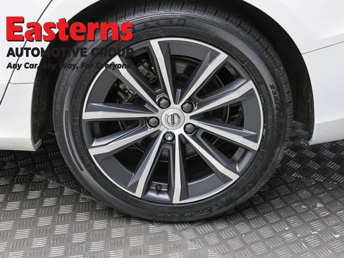 Used 2022 Volvo S60 B5 Inscription FWD image 8