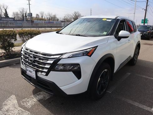 Certified 2025 Nissan Rogue SV AWD/4WD image 9